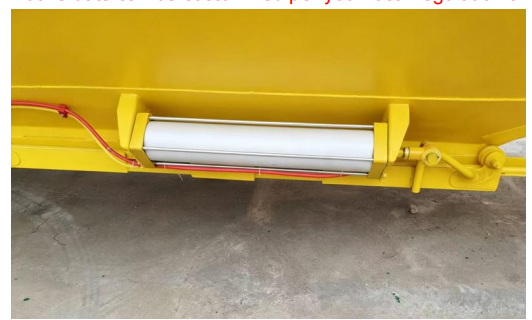 Hopper trailer hydraulic ram detail