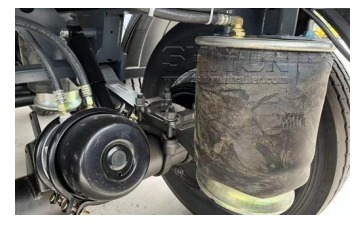 Air suspension axle detail