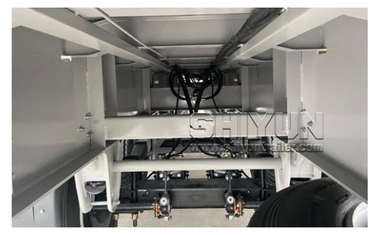Wing van trailer hydraulic mechanism detail