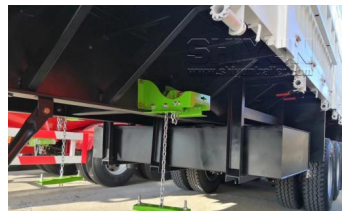 Livestock trailer underside chassis detail