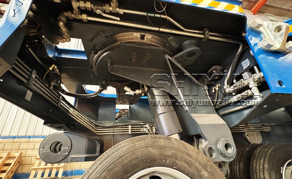 Hydraulic axle steering mechanism close-up